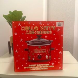NEW Hello Kitty and Friends 2- quart slow cooker. 2024 Holiday Edition
